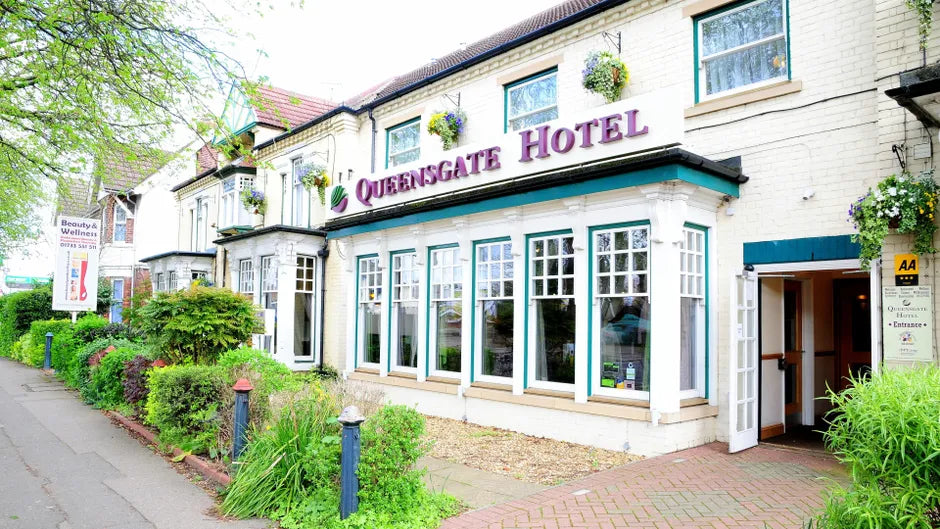 The Queens  Hotel,5-7 Fletton Ave, Peterborough PE2 8AX